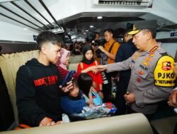Tinjau Stasiun Surabaya Gubeng, Kapolri Instruksikan Beri Pelayanan Maksimal ke Pemudik