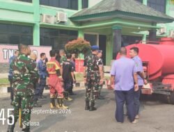 Musim Kemarau, Kodim 0407 Bengkulu Distribusikan Air Bersih untuk Warga Singaran Pati